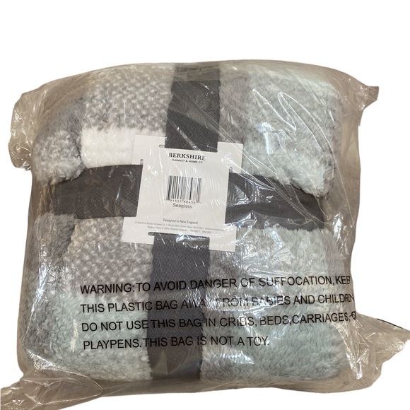 Berkshire Jackets & Coats Berkshire Blanket And Home Cozy Cape Wrap